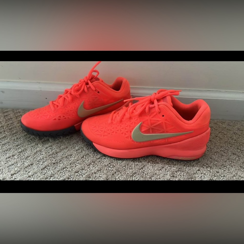 Nike Zoom Cage woman’s size 6